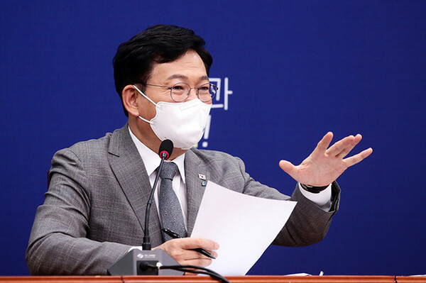 송영길 민주당 대표가 10일 100일 취임 기자간담회에 참석한 모습이다. / 더불어민주당