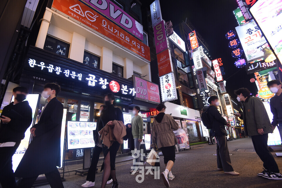 5일 서울 종로구 종각역 젊음의 거리를 찾은 시민들. 임민환 기자 limm@sporbiz.co.kr