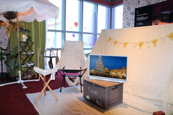 서울 중구 레스케이프 호텔 내 글램핑 스위트룸에 설치된 'LG 룸앤TV'. /사진=LG전자