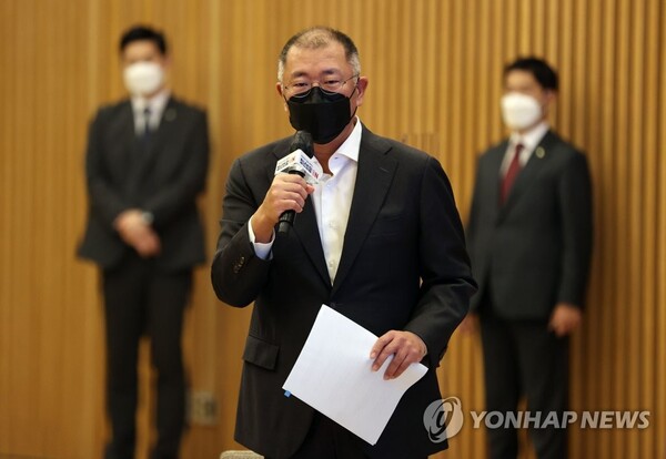 정의선 현대자동차그룹 회장이 22일 오전 경기도 고양시 일산 현대모터스튜디오에서 열린 청년희망ON에서 인사말을 하고 있다. / 사진=연합뉴스