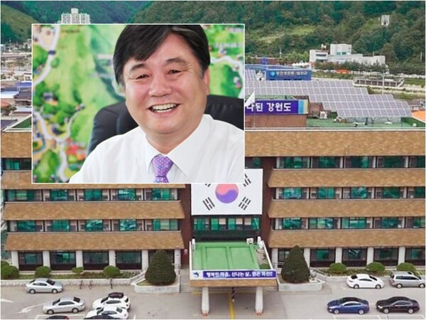 강원도 거버넌스부문 1위를 차지한 화천군청과  최문순 화천군수. /화천군청
