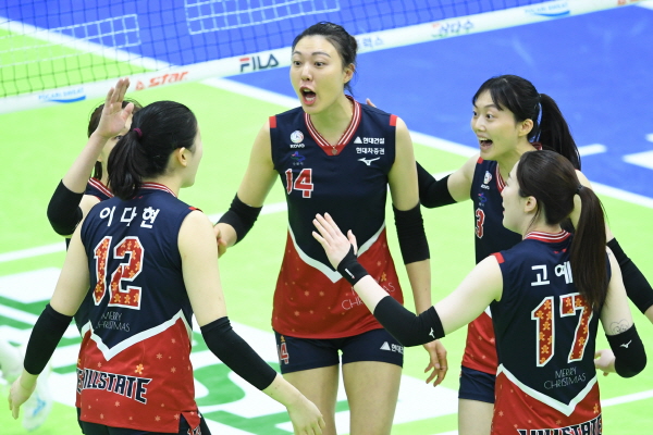 현대건설 선수들이 환호하고 있다. /KOVO 제공