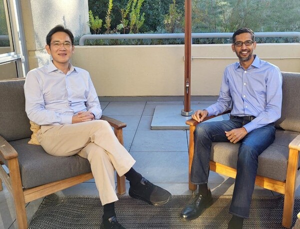 11월 22일(현지시간) 미국 캘리포니아주 마운틴뷰 구글 본사에서 만난 이재용 삼성전자 부회장(왼쪽)과 순다르 피차이(Sundar Pichai) 구글 CEO(오른쪽)의 모습. /사진=삼성전자