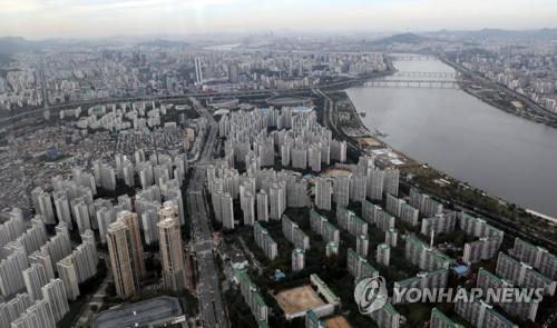 서울 잠실 롯데월드타워 서울스카이 전망대에서 바라본 시내. /연합뉴스