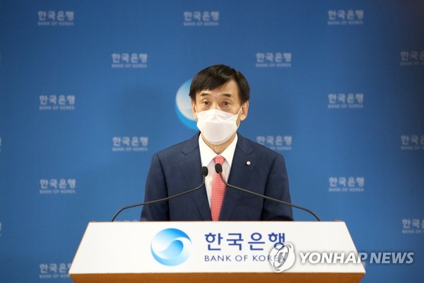  이주열 한국은행 총재가 31일, 2022년 신년사를 통해 통화정책 완화 정도를 조정해 나가겠다고 밝혔다. /연합뉴스 