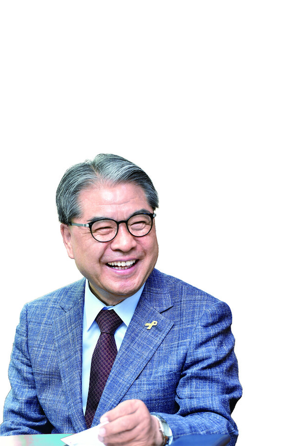 이재명 교육감은 2022년 신년사에서 “이제 대한민국은 미래를 위해 더 과감하게 교육재정을 확대해야 한다”고 말하며 선진국 대열에 들어선 만큼 이에 걸맞은 교육재정의 투자가 절실함을 피력했다./경기도교육청 제공