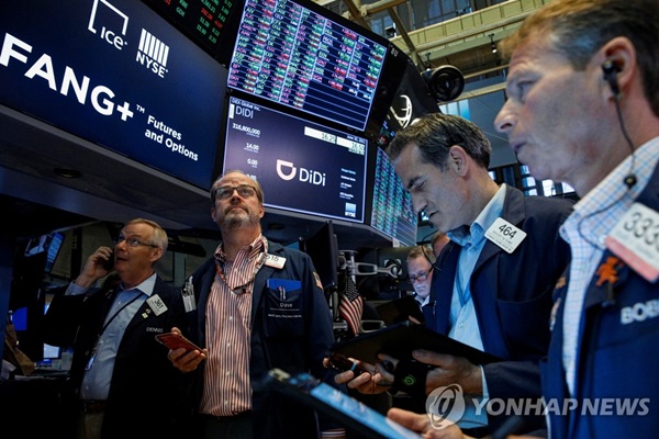 미국 뉴욕증시가 FOMC 의사록 공개 이후 급락세를 보였다. / 연합뉴스