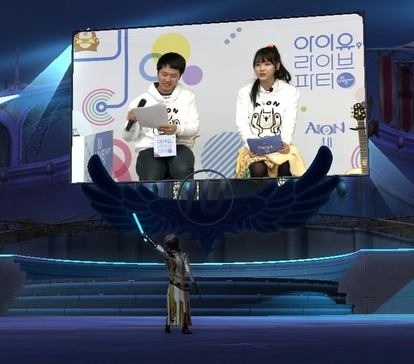 온라인 게임 '아이온'에서 진행된 가수 아이유의 콘서트. 사진=아이온커뮤니티