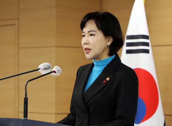 전현희 국민권익위원장이 18일 정부서울청사에서 273개 공공기관을 대상으로 한 '2021년 부패방지 시책평가' 결과를 발표하고 있다. / 연합뉴스