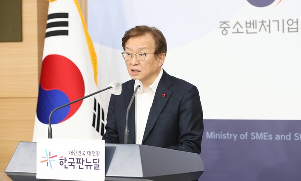 권칠승 중소벤처기업부 장관이 27일 서울 종로구 정부서울청사에서 2021년 신규 벤처투자 실적 성과 브리핑을 하고 있다. / 중소벤처기업부 제공