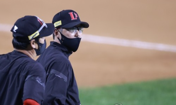 김원형(가운데) SSG 랜더스 감독. /연합뉴스