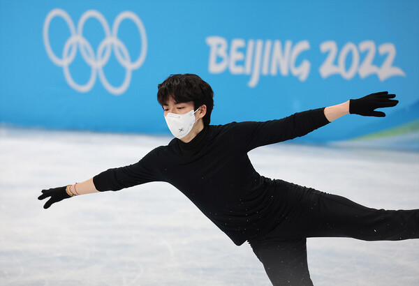 피겨스케이팅 남자 싱글 간판 차준환이 5일 중국 베이징 캐피털 실내경기장에서 훈련을 하고 있다.