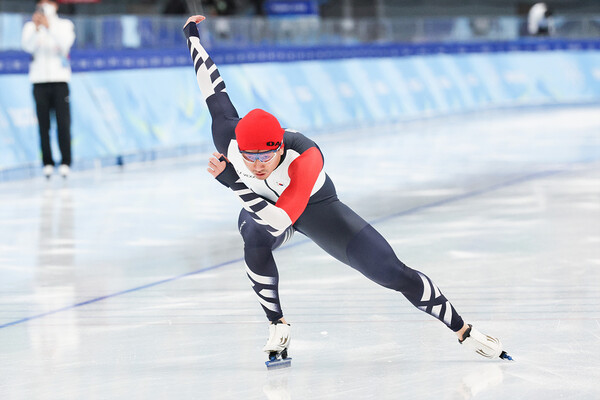2022 베이징 동계올림픽 개막일인 4일 중국 베이징 국립 스피드 스케이팅 경기장(오벌)에서 김준호가 훈련하고 있다.