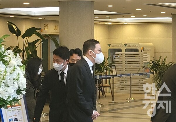 고 구자홍 LS그룹 초대회장 빈소를 찾은 구광모 LG그룹 회장 / 사진=김정우 기자
