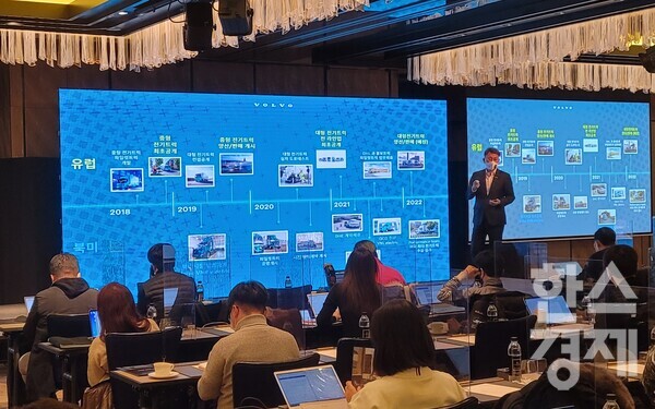 박강석 볼보트럭코리아 사장이 전기트럭 사업 계획을 발표하고 있다. /사진=김정우 기자