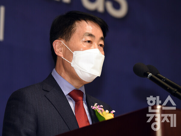 정순표 한스경제 대표이사가 18일 오후 서울 중구 프레스센터 국제회의장에서 진행된 '2022 지방자치단체 ESG Korea Awards & 포럼'에 참석해 인사말을 하고 있다.  / 사진=
