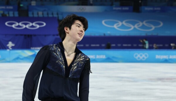 남자 피겨 스케이팅 차준환은 새로운 역사를 쓰며 다음 올림픽을 더욱 기대하게 만들었다. 2월 10일 차준환이 남자 싱글 프리 스케이팅 경기에서 연기를 마친 뒤 미소 짓고 있다. /연합뉴스