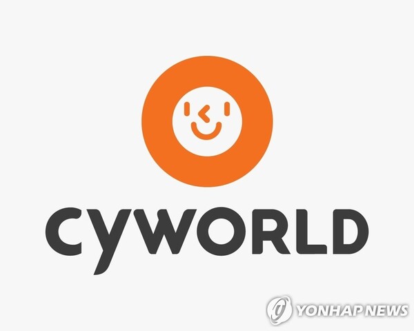 가수 채연의 눈물셀카 등 싸이월드의 향수를 그리워하는 유저들은 싸이월드 서비스 시작을 학수고대하고 있다. /연합뉴스