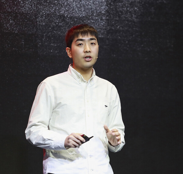 왓챠 2.0과 향후 사업에 대해 설명하는 원지현 왓챠 COO / 사진= 왓챠