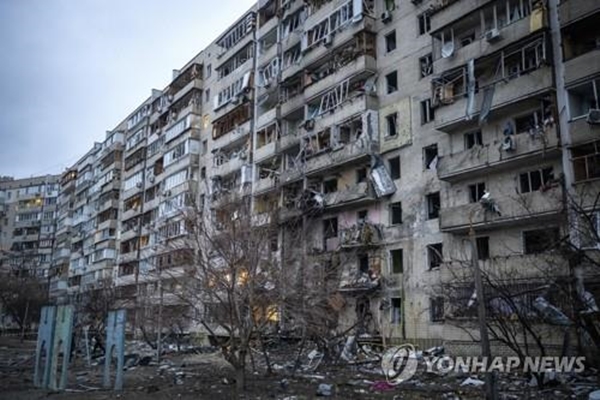 파괴된 키예프의 아파트 건물 / 연합뉴스
