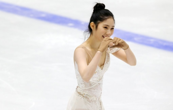 27일 경기도 의정부실내빙상장에서 열린 제103회 전국동계체육대회 피겨 프리 스케이팅 경기에서 고려대 최다빈이 경기를 마친 후 하트를 보내고 있다. /연합뉴스