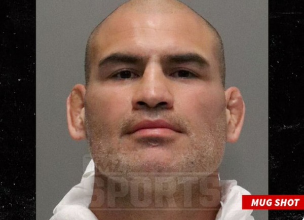전 UFC 챔피언 벨라스케츠가 살인미수 혐의로 체포되 머그샷을 촬영했다. /TheRealSnowden트위터