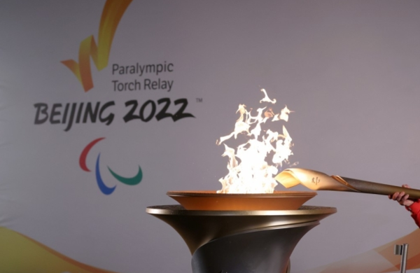 2022 베이징 동계패럴림픽 대회를 앞두고 켜진 성화. /연합뉴스