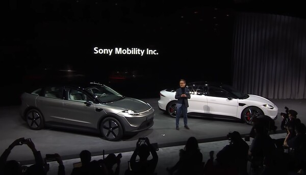 소니가 소니 모빌리티 설립 계획을 발표하고 비전S-02 프로토타입을 선보이고 있다. /사진=소니 발표 영상 갈무리