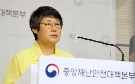 중대본 브리핑하는 박향 중수본 방역총괄반장. 오늘부터 재택치료 집중관리군이 60세 이상·면역저하자로 축소된다./제공=보건복지부