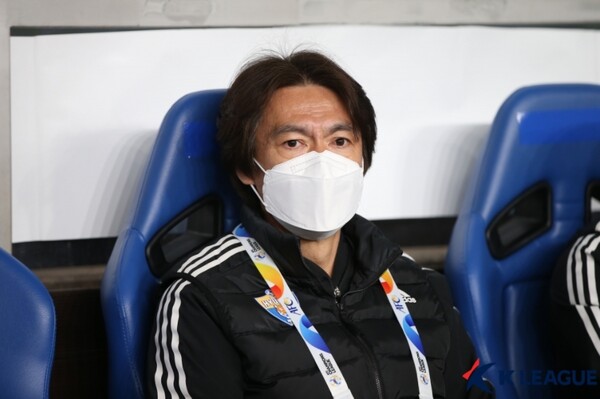 울산 현대에 코로나19 확진자가 다수 발생했다. 15일 아시아 챔피언스리그 플레이오프 포트FC와 경기에서 홍명보 감독의 모습. /한국프로축구연맹 제공