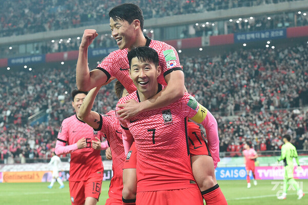 손흥민의 선제골에 힘입어 벤투호는 이란을 2-0으로 꺾었다. /김근현 기자