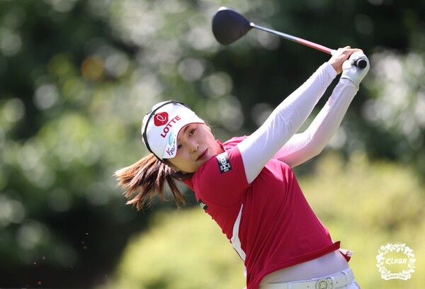 경기 이천 블랙스톤이천CC에서 열린 'KB금융 스타챔피언십' 3라운드 2번 홀에서 최혜진이 티샷하고 있다. /KLPGA 제공