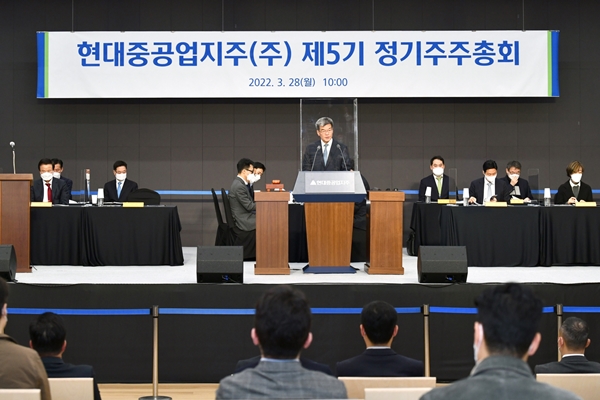 가삼현 현대조선해양 부회장이 주총에서 의안을 설명하고 있다. / 현대중공업그룹 제공