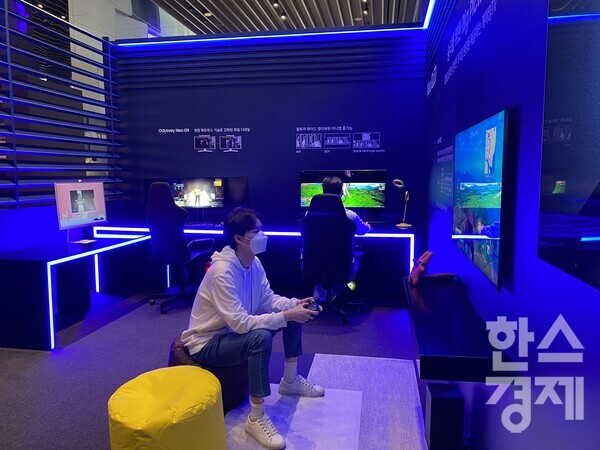 31일 서울 서초동 삼성 딜라이트 홍보관에서 열린 2022년 삼성 TV 신제품 체험 행사장의 게이밍존 모습. /사진=최정화 기자