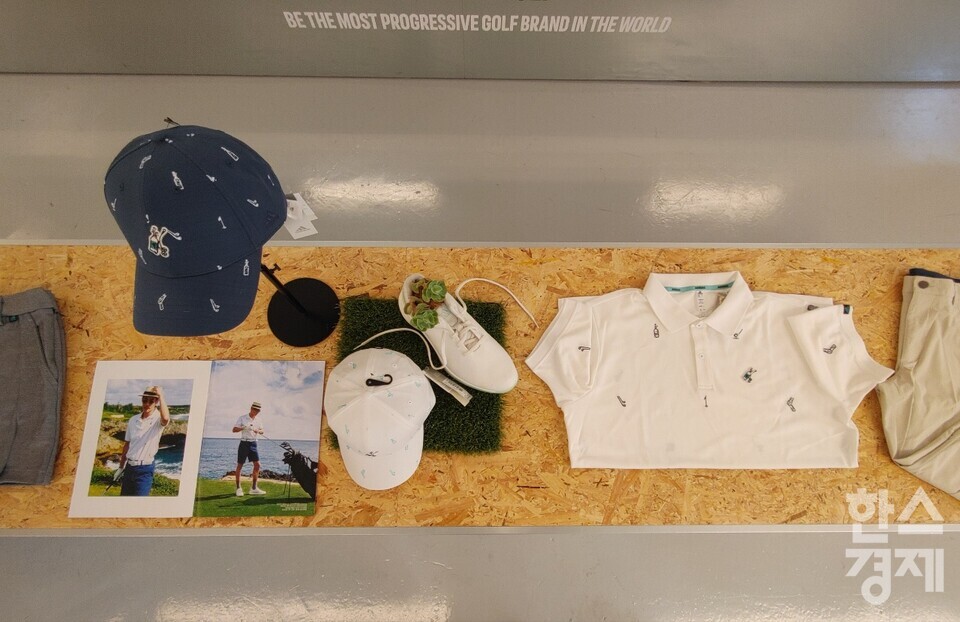 서울 강남구 신사동 가로수길에서 운영되고 있는 아디다스골프 팝업스토어 내부에 제품들이 진열된 모습. /박종민 기자