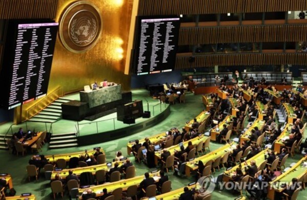 러시아의 유엔 인권이사회 자격정지 결의안을 표결한 유엔총회/연합뉴스