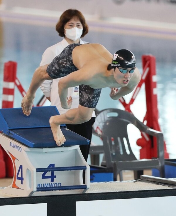 황선우는 6월 국제수영연맹(FINA) 세계수영선수권대회와 9월 항저우 아시안게임 메달 획득을 정조준하고 있다. /연합뉴스
