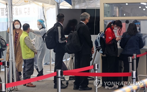 16일 0시 기준 코로나19 신규 확진자가 10만7916명으로 발표됐다.