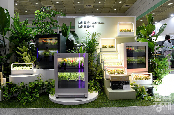 20일 서울 삼성동 코엑스에서 열린 '월드IT쇼 2022'의 LG전자관 입구 모습. /사진=김근현 기자