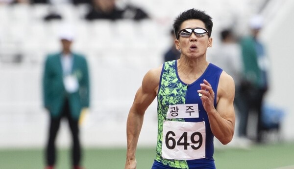 김국영은 100m 결선에서 10초42로 1위를 거머쥐었다. /연합뉴스