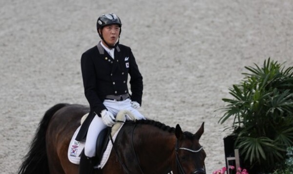 김동선은 2022 항저우 아시안게임에 승마 마장마술 국가대표로 출전한다. 김동선이 2021년 7월 24일 2020 도쿄올림픽 승마 마장마술 예선에서 연기를 하고 있다. /연합뉴스