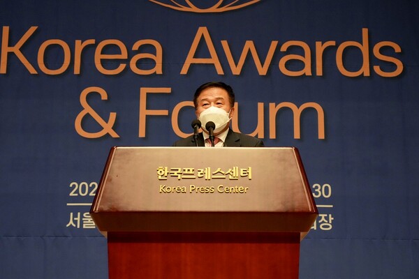 이진복 정무수석이 27일 서울 중구 한국프레스센터에서 열린 ‘제3회 ESG Korea Awards & Forum(ESG 코리아 어워즈 & 포럼)’에 참석해 축사를 하고 있다.