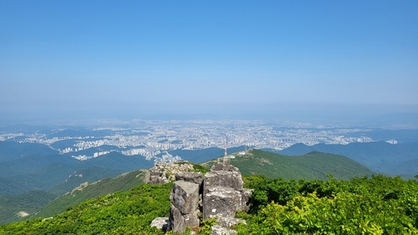 무등산에서 바라본 광주 / 이수현 기자