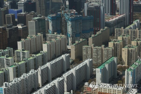 서울 63스퀘어에서 바라본 서울 시내 아파트 모습. /연합뉴스