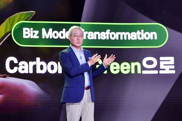 김준 부회장이 지난해 7월 1일 개최한 ‘SK이노베이션 파이낸셜 스토리 데이’에서 ‘카본에서 그린으로(Carbon to Green)’ 전략에 대해 설명하고 있다. /사진=SK이노베이션