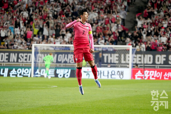 손흥민은 매 경기 책임감을 갖고 '캡틴'의 소임을 다한다. /김근현 기자