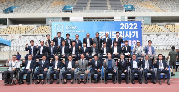 2022년 경기도지사기 어울림 축구대회 개회식 단체사진./ 화성시 제공