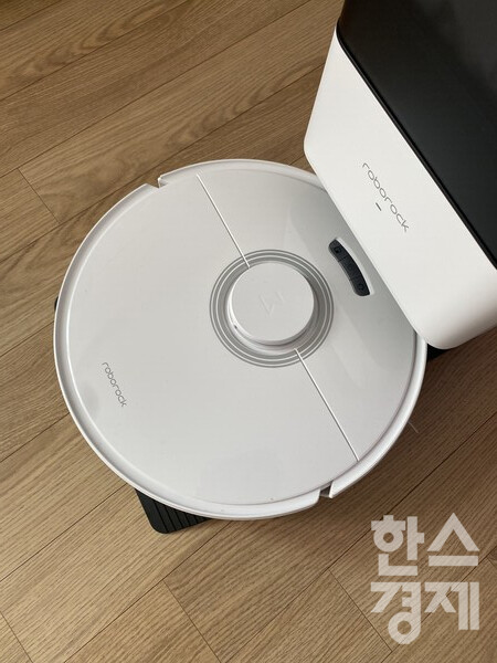 로보락 올인원 로봇청소기 'Q7 맥스플러스'. /사진=최정화 기자