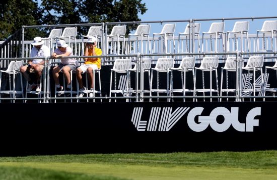 지난달 첫 대회를 연 LIV 골프는 PGA와 DP월드투어(유러피언투어)가 양분하던 세계 남자골프계에 '오일머니'를 앞세워 등장했다. /AP 연합뉴스