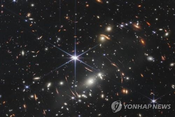 제입스웹 우주망원경이 촬영한 우주 사진 / 연합뉴스
